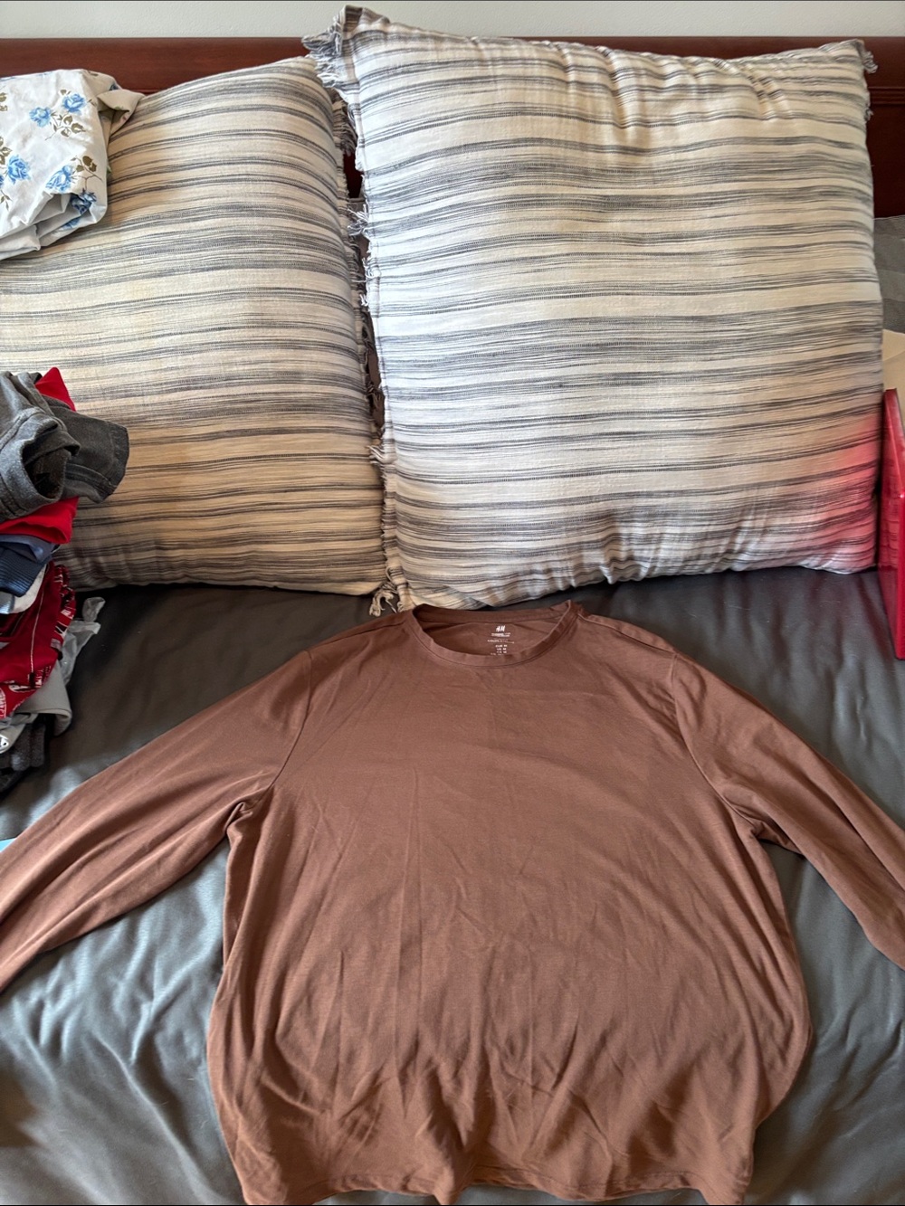 H&M Men's Brown Long-Sleeve Crewneck Tee